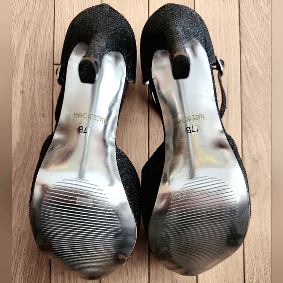 K&M Black Heel with Ankle Strap - Picture 5 of 7